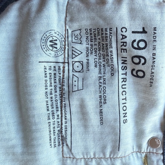 GAP Sexy Boyfriend Shorts Distressed Denim, Rolled Cuff Women’s 28r - Picture 5 of 7